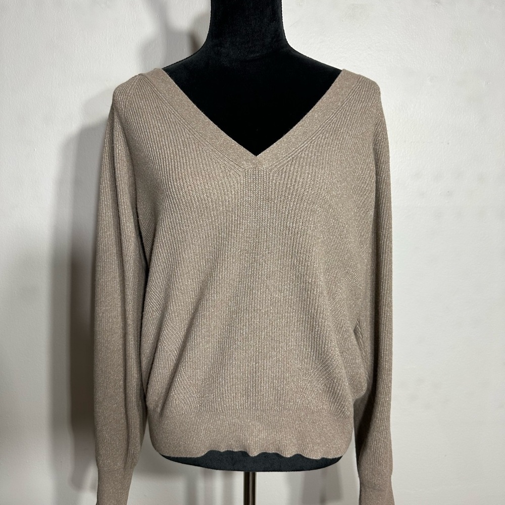 Halogen v neck